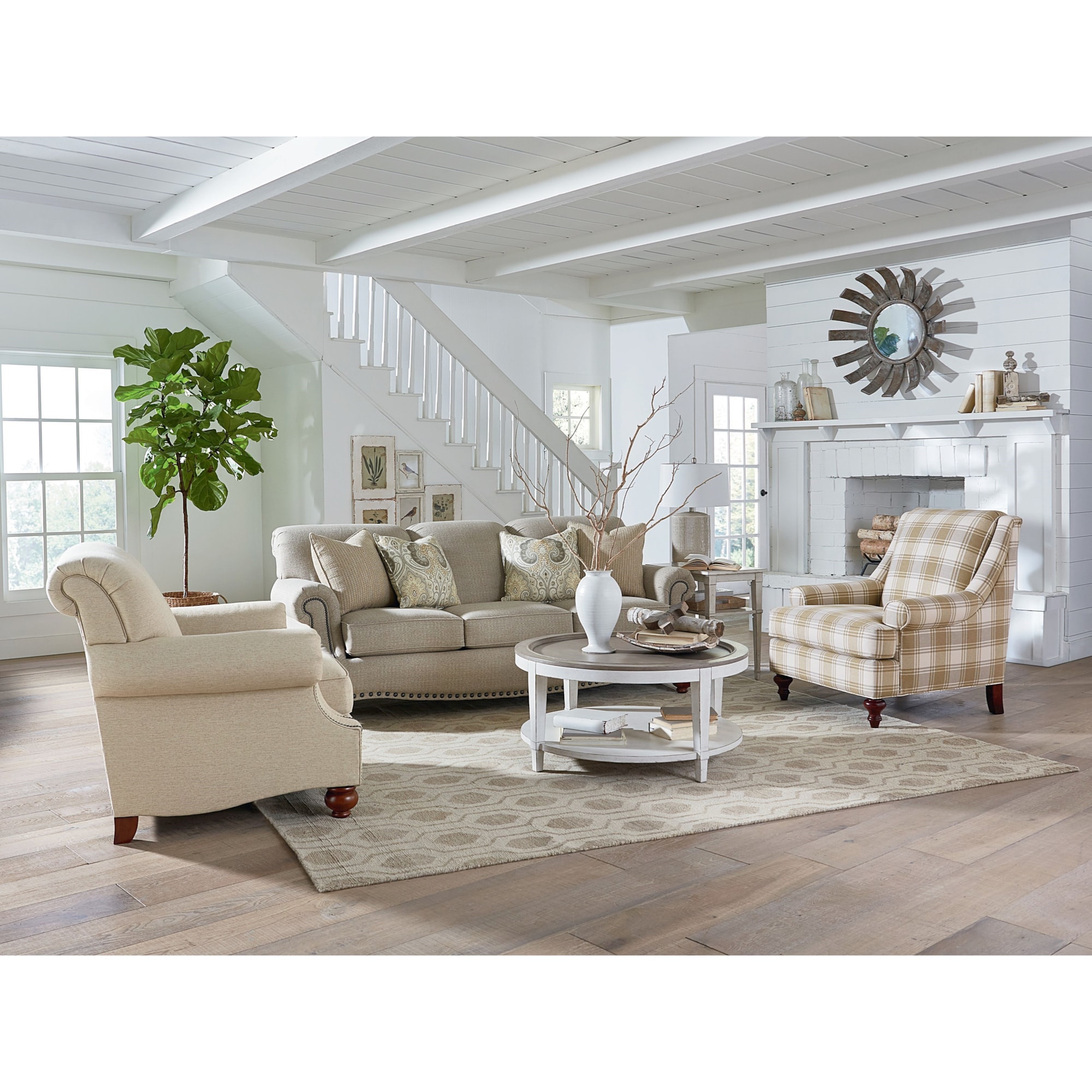 Bassett Hunt Club 269762 Traditional Sofa with Rolled Arms Wayside